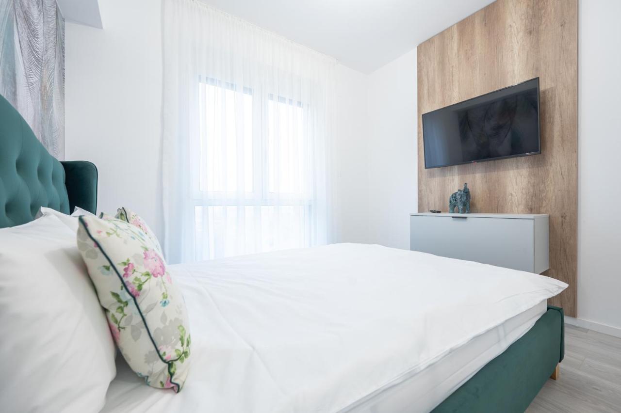 Ferienwohnung Rosewood Gold Oradea Exterior foto