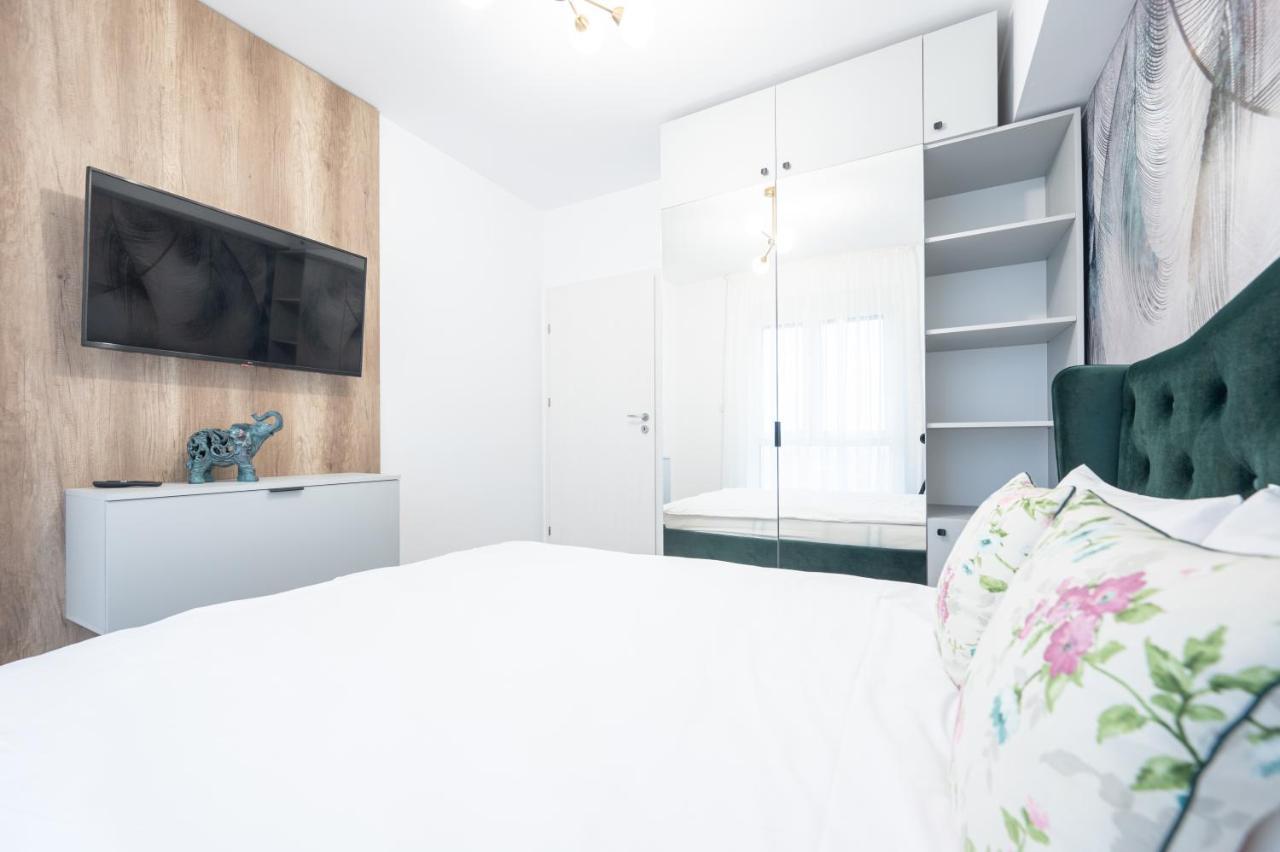 Ferienwohnung Rosewood Gold Oradea Exterior foto